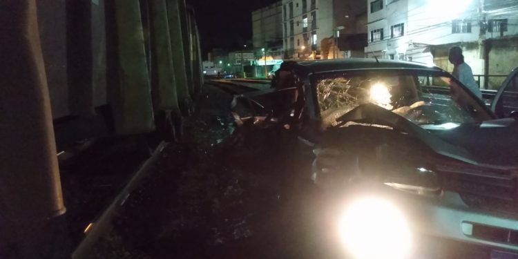 Colisão entre trem e carro no Centro de Barra Mansa. Motorista alega que cancela estava aberta