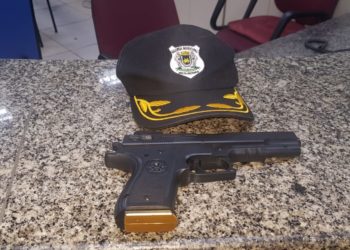 Guarda Municipal flagra homem e adolescentes com réplica de arma de fogo em Volta Redonda﻿
