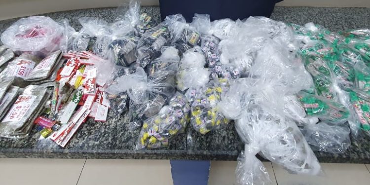 PRF e GM apreendem mais de 4 mil trouxinhas de maconha