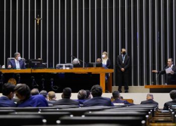 Barroso: voto impresso é “pior”, mas cumpriremos se Congresso aprovar