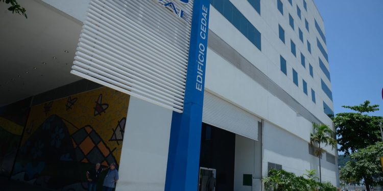 Recursos da venda da Cedae serão divididos entre 29 municípios