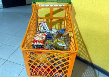 Covid-19: Campanha “Carrinho Solidário” arrecada alimentos na vacinação