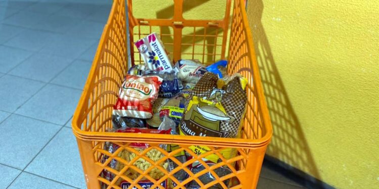 Covid-19: Campanha “Carrinho Solidário” arrecada alimentos na vacinação