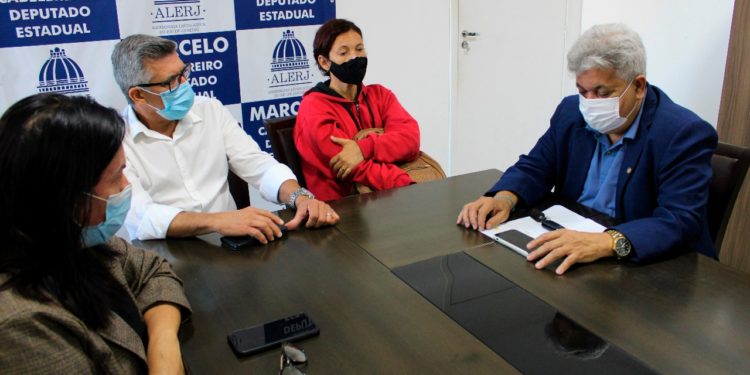 Marcelo Cabeleireiro recebe demanda sobre suspensão de tratamentos no INCA