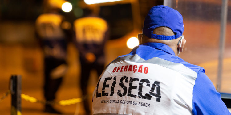 Operação Lei Seca flagra 363 motoristas embriagados neste fim de semana