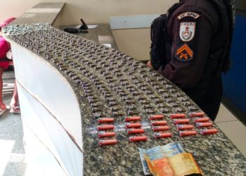Traficante é preso com 280 pinos de cocaína e 60 sacolés de maconha no Santa Clara