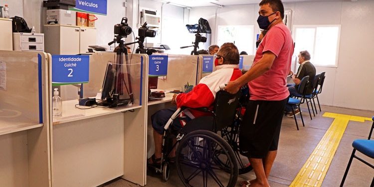 Pessoas com deficiência têm direito a isenção de taxas para carteiras de habilitação e de identidade