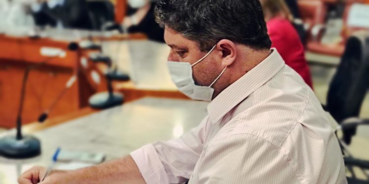Vereador cobra retomada dos exames de mamografia e fim da fila de espera
