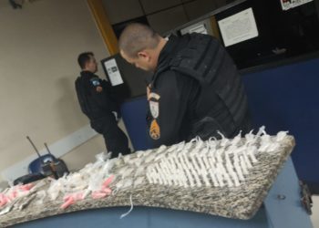 PM apreende 231 pinos de cocaína em Volta Redonda