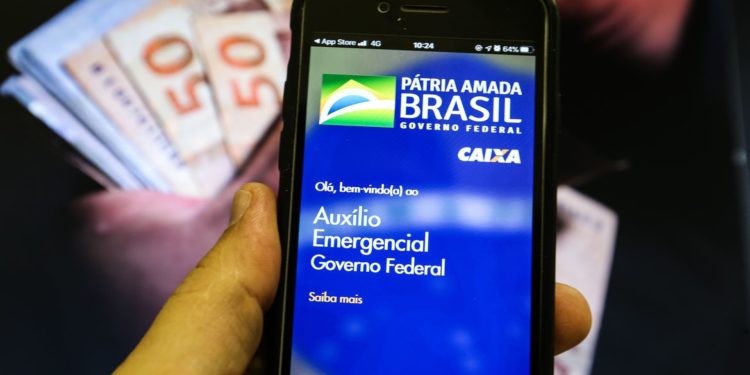 Trabalhadores nascidos em dezembro podem sacar auxílio emergencial