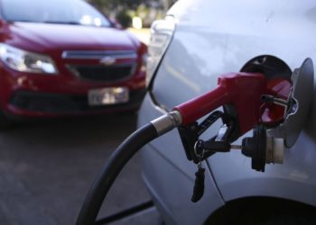 Operação autua 641 postos de combustível em 26 unidades federativas