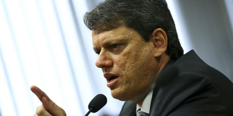 Ministro anuncia retomada de obras do Arco Metropolitano do Rio