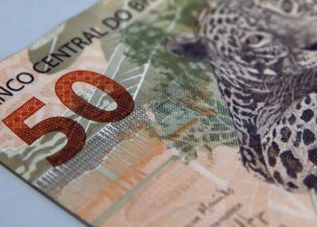 Auxílio emergencial: caixa paga hoje a nascidos em maio