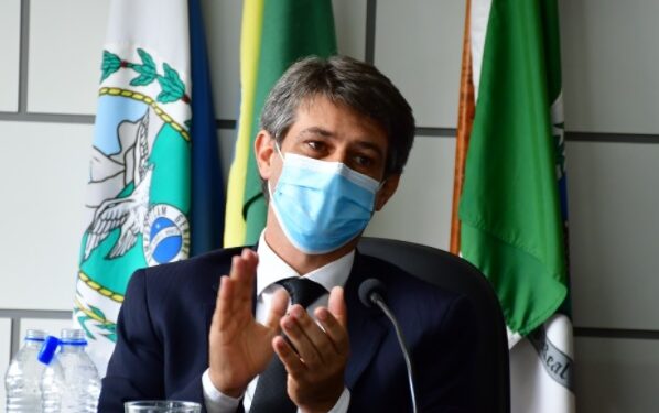 Prefeiro de Porto Real anuncia primeira parcela do 13° salário para os servidores municipais