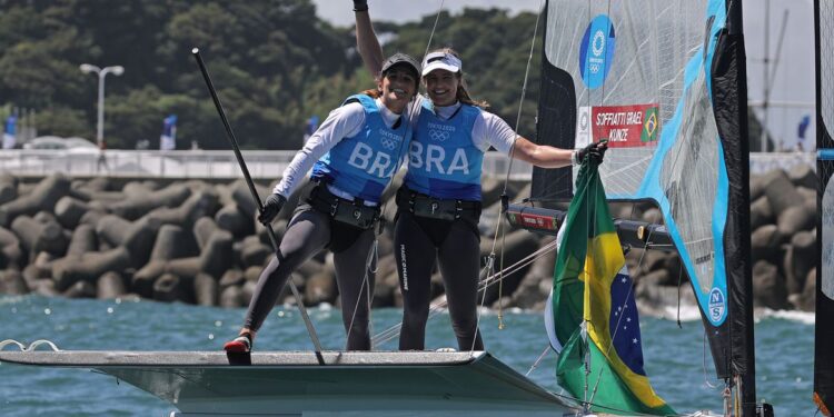 Martine Grael e Kahena Kunze são bicampeãs olímpicas na classe 49er FX