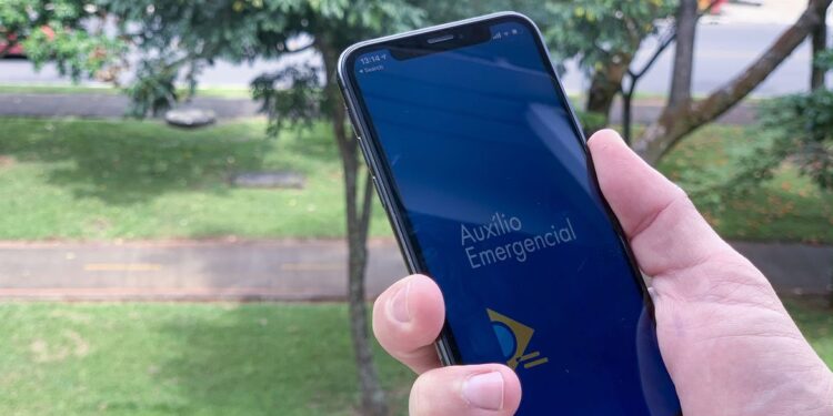 Trabalhadores nascidos em outubro podem sacar auxílio emergencial