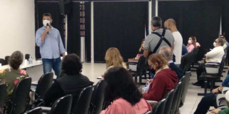 Vereador Jari participa de aula inaugural do Curso de Formação Política