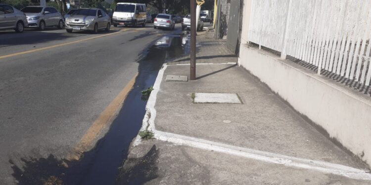 Guarda Ambiental investiga possível crime ambiental em rua as margens do Rio Paraíba
