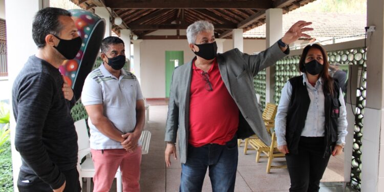 Marcelo Cabeleireiro visita entidades para pessoas com deficiência em Volta Redonda