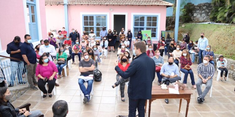 Secretaria de Estado de Turismo entrega Carteira Nacional do Artesão para profissionais de Piraí