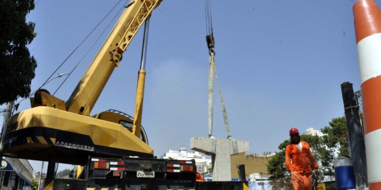 BM: nova passarela de pedestres do pátio de manobras começa a ser instalada