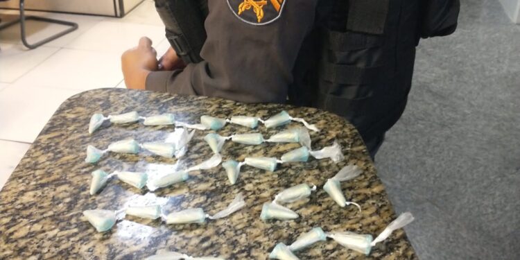 PM realiza apreensão de drogas em Resende
