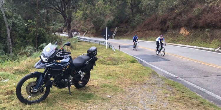 PRF realiza escolta de ciclismo de estradas