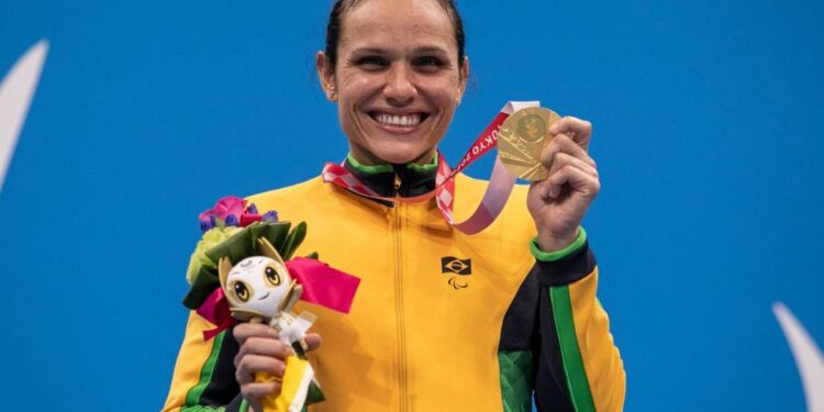 Tóquio: Carol Santiago fatura ouro e Gabriel Bandeira prata na natação