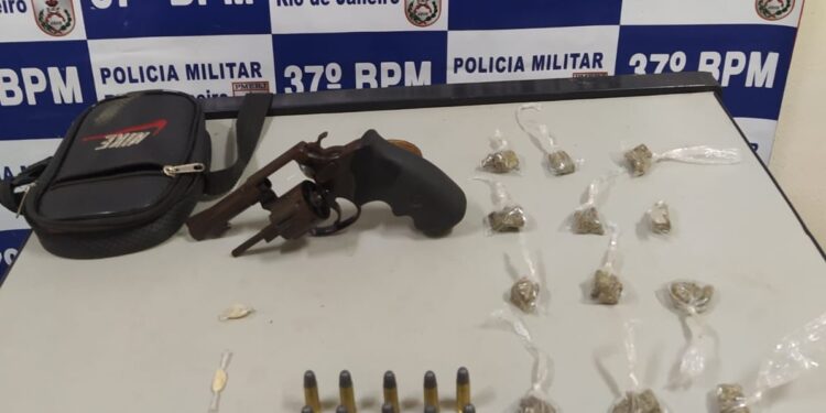 Dois adolescentes foram detidos por tráfico de drogas em Resende