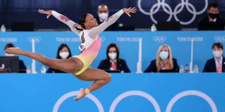Tóquio: após ouro e prata, Rebeca Andrade fica em 5º lugar no solo