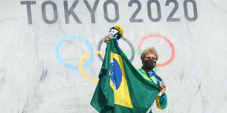 Pedro Barros conquista prata no skate park da Olimpíada