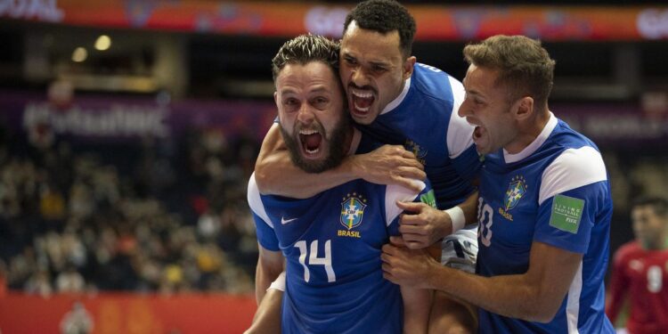 Brasil derrota o Marrocos e vai à semifinal da Copa do Mundo de futsal