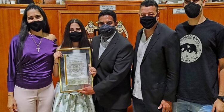 Edson Quinto faz homenagens e entrega moções na Câmara de VR
