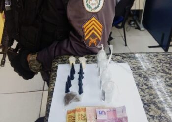 Jovem é detido com drogas em Pinheiral