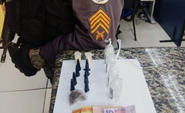 Jovem é detido com drogas em Pinheiral