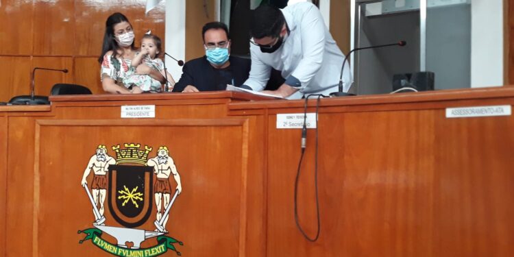 Vereador Halison Silva é empossado na Câmara Municipal de Volta Redonda