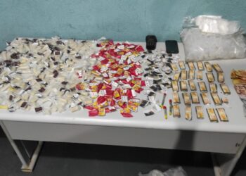 Jovem é detido com material de tráfico no Santa Inês após denúncia anônima