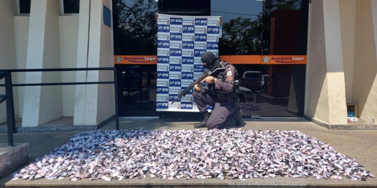 PM apreende mais de 7 quilos de cocaína em Resende