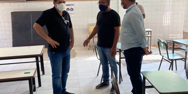 Comissão Permanente de Educação da Câmara de Vereadores de Volta Redonda visita escola no Mariana Torres