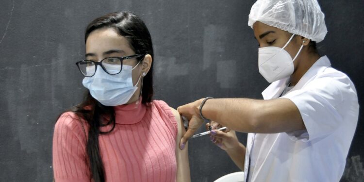 Com 200 mil doses de vacina aplicadas contra a Covid-19 Barra Mansa imuniza de forma integral mais de 56% da população