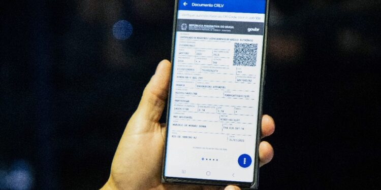Prazo para o licenciamento de veículos com placas de final 1 e 2 acaba na quinta, dia 30