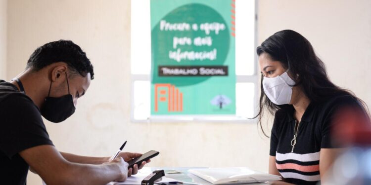 Cursos de capacitação para moradores do Paraíso de Cima em Barra Mansa