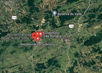 Policiais militares prendem 6 suspeitos e apreendem drogas durante operação em condomínio do bairro Roma, em Volta Redonda