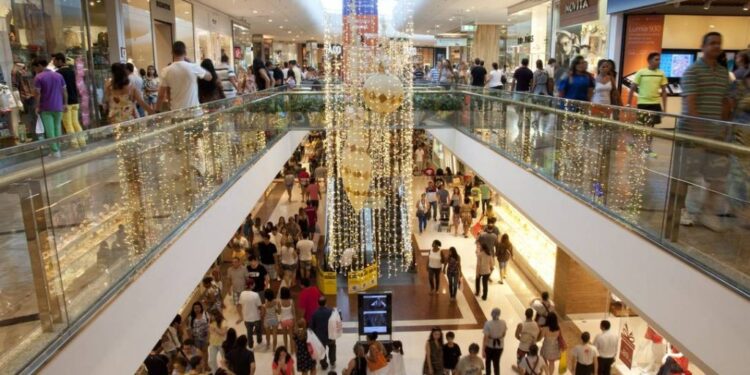 Rio permite lotação máxima em shoppings, atrações culturais e de lazer