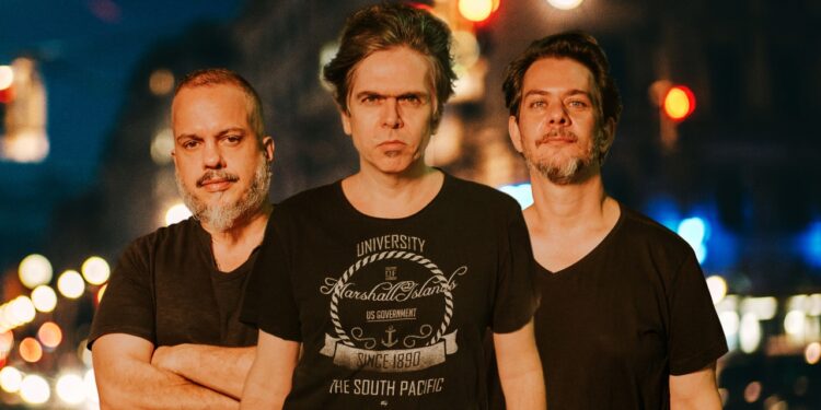 Banda Figurótico lança single “Parado no Esquina”. Veja o vídeo com os bastidores das gravações