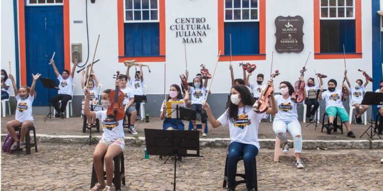 Orquestra Harmônicos de Conservatória se apresenta no Theatro Municipal do Rio
