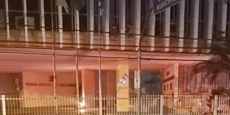 Neném faz campanha pelo Outubro Rosa na Câmara de Volta Redonda