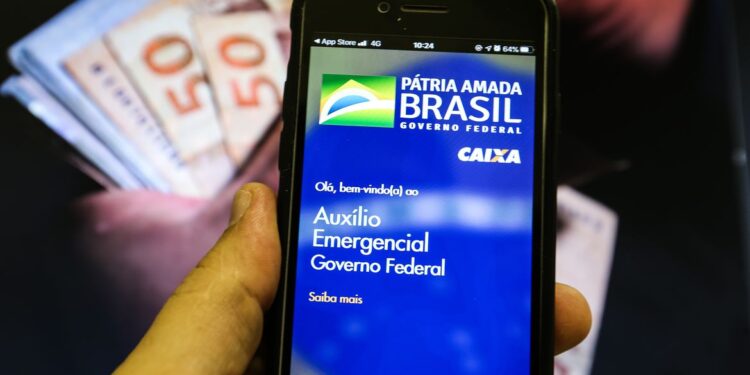 Governo notifica 627 mil pessoas a devolver auxílio emergencial