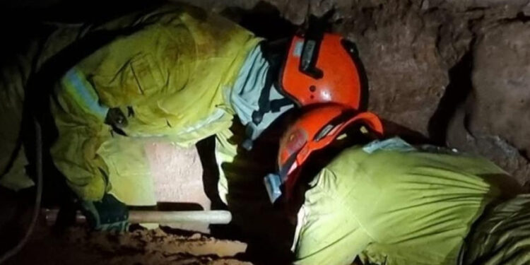 Nove pessoas seguem desaparecidas após desabamento em caverna