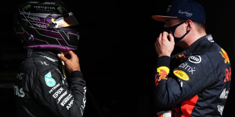 Verstappen volta à liderança da F1, mas Hamilton ganha impulso